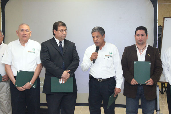 1_entrega_de_diplomas_20_02_10-1